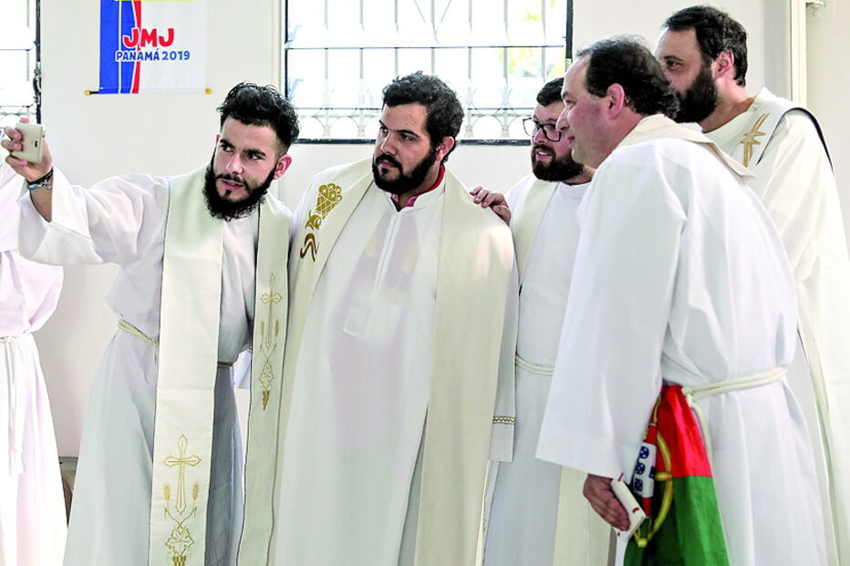 Vários padres portugueses participam no evento