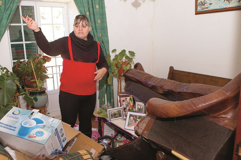 Sónia Ribeiro mostra ao CM o estado em que ficou a casa dos pais após ter sido assaltada na tarde de quinta-feira 