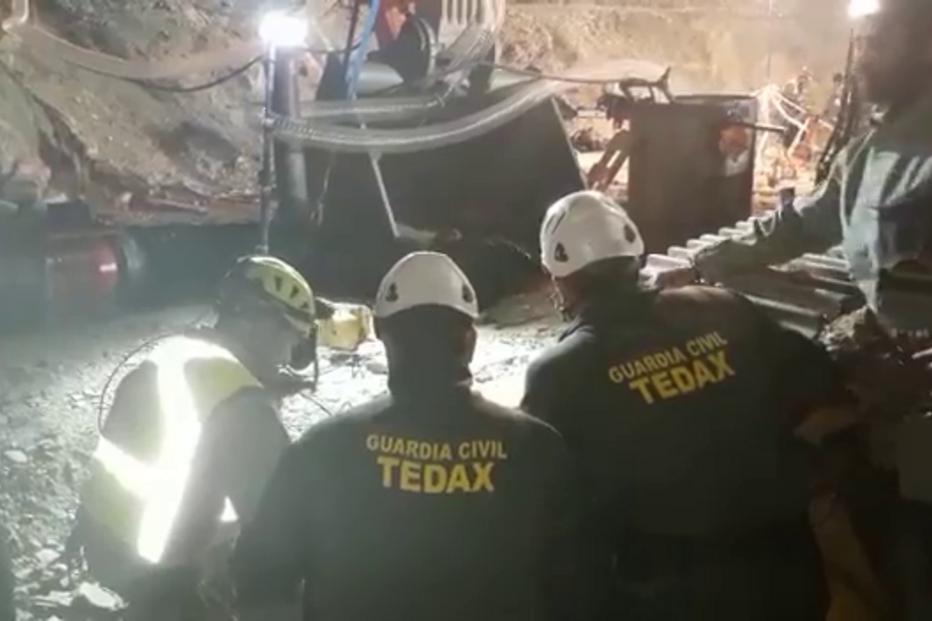 Técnicos da Guardia Civil fazem quarta detonação para abrir galeria de resgate para Julen