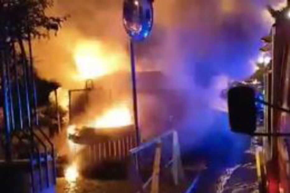 Ecopontos e veículo incendiados na Amadora