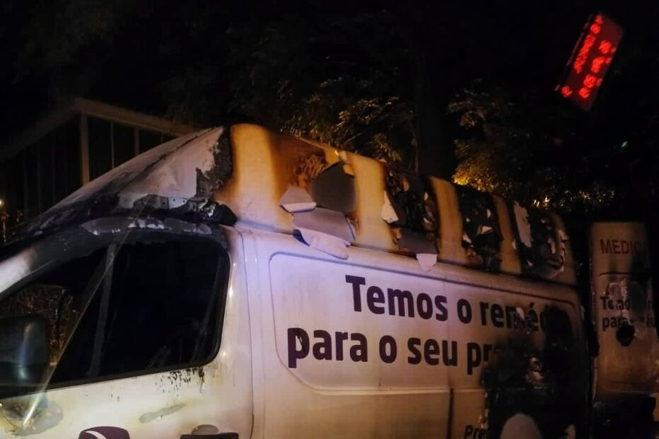 Ecopontos e veículo incendiados em ato de vandalismo na Amadora