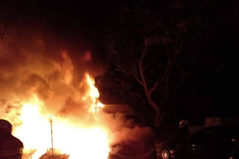 Ecopontos e veículo incendiados em ato de vandalismo na Amadora