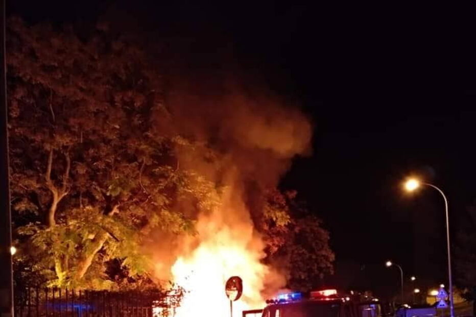 Ecopontos e veículo incendiados em ato de vandalismo na Amadora