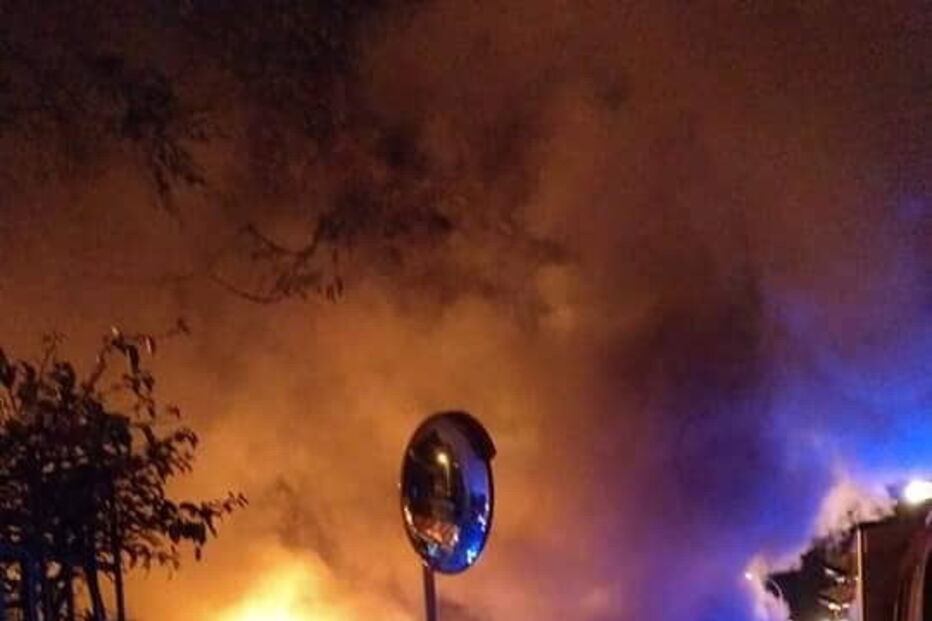 Ecopontos e veículo incendiados em ato de vandalismo na Amadora