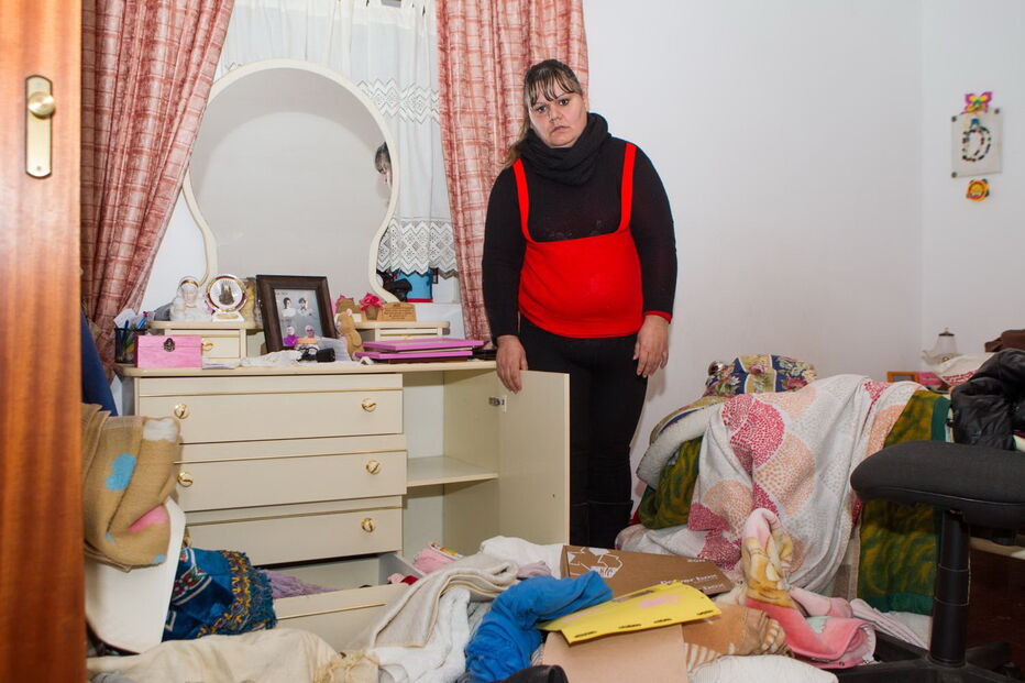 Sónia Ribeiro mostra ao CM o estado em que ficou a casa dos pais após ter sido assaltada na tarde de quinta-feira 