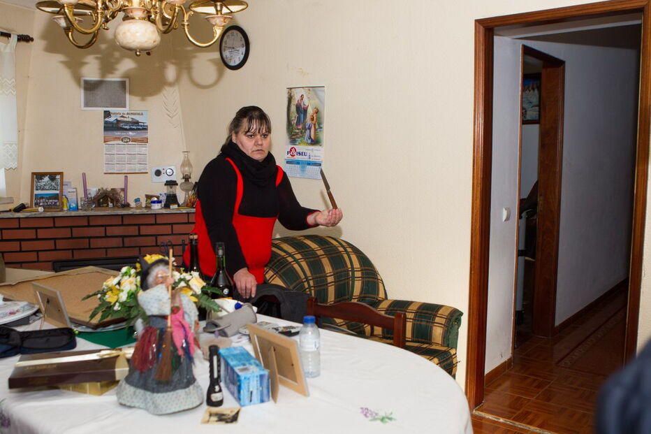 Sónia Ribeiro mostra ao CM o estado em que ficou a casa dos pais após ter sido assaltada na tarde de quinta-feira 