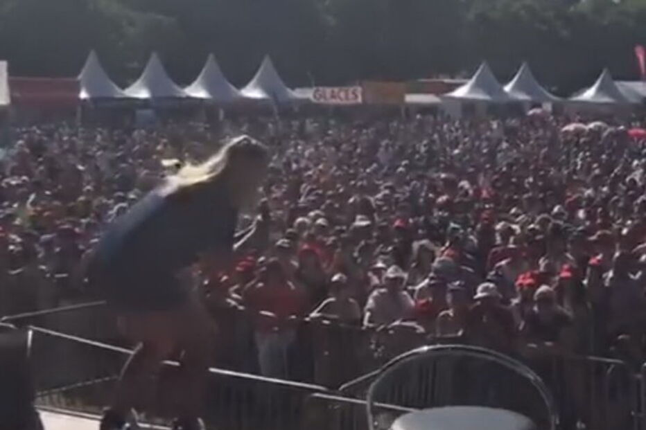 Kátia Aveiro dá concerto em Paris