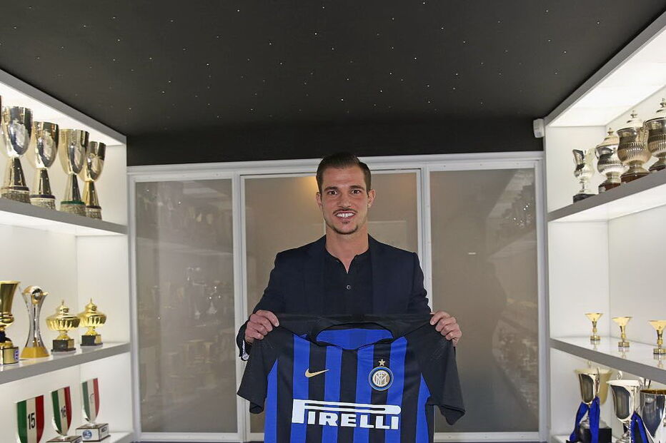 Cedric Soares com a camisola do Inter de Milão