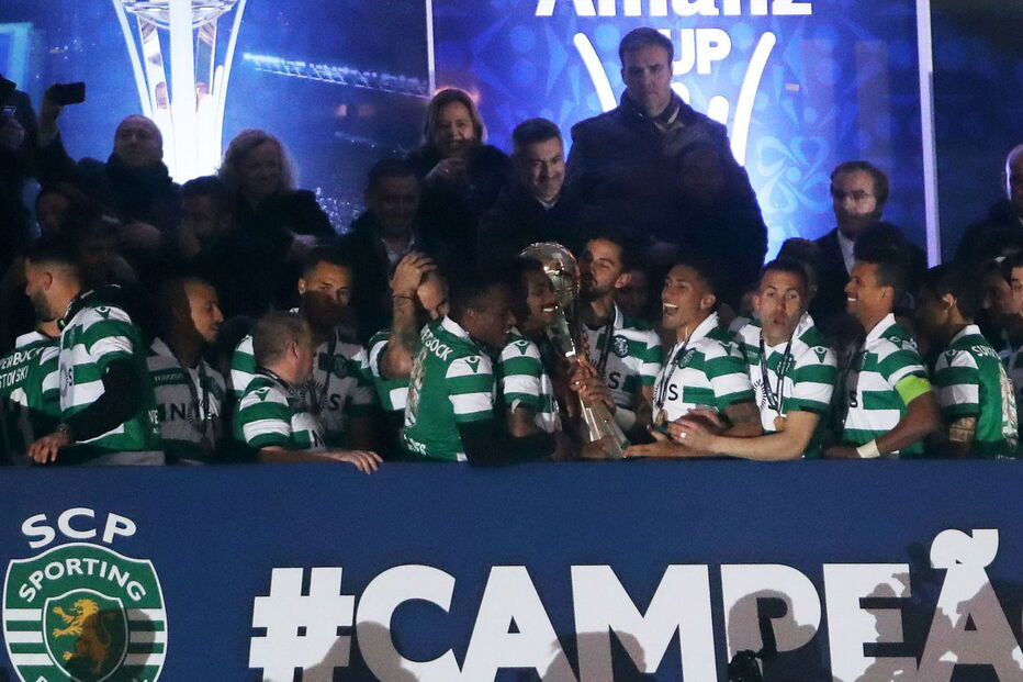Jogadores do Sporting festejam vitória na Taça da Liga