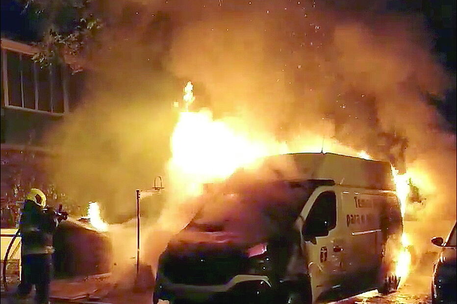 Bombeiros combateram as chamas