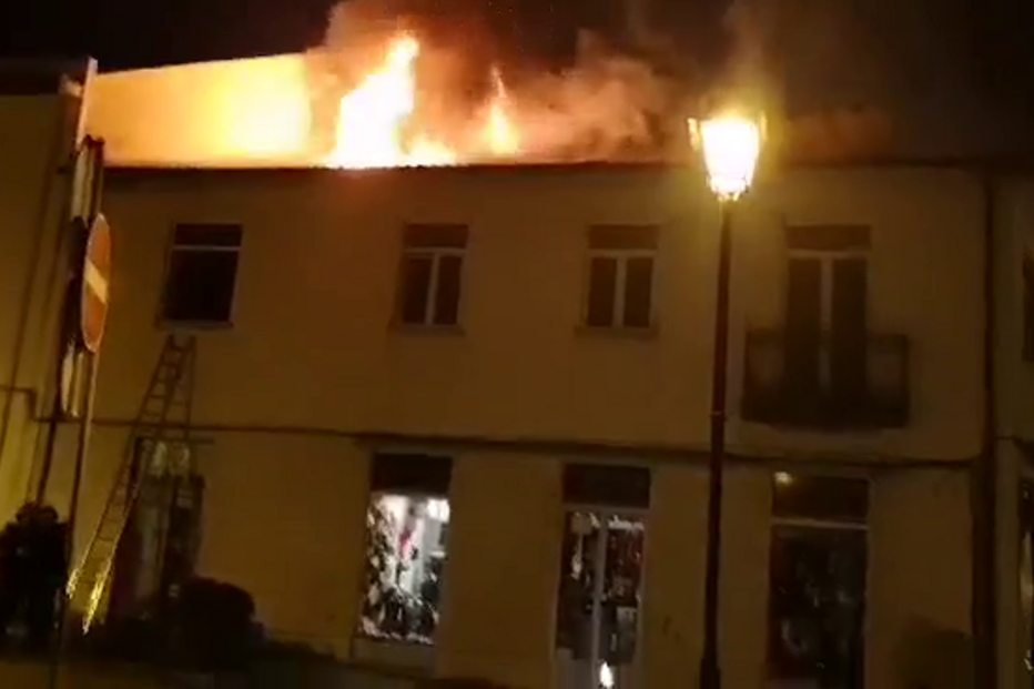 Fogo em prédio de Fafe assusta moradores