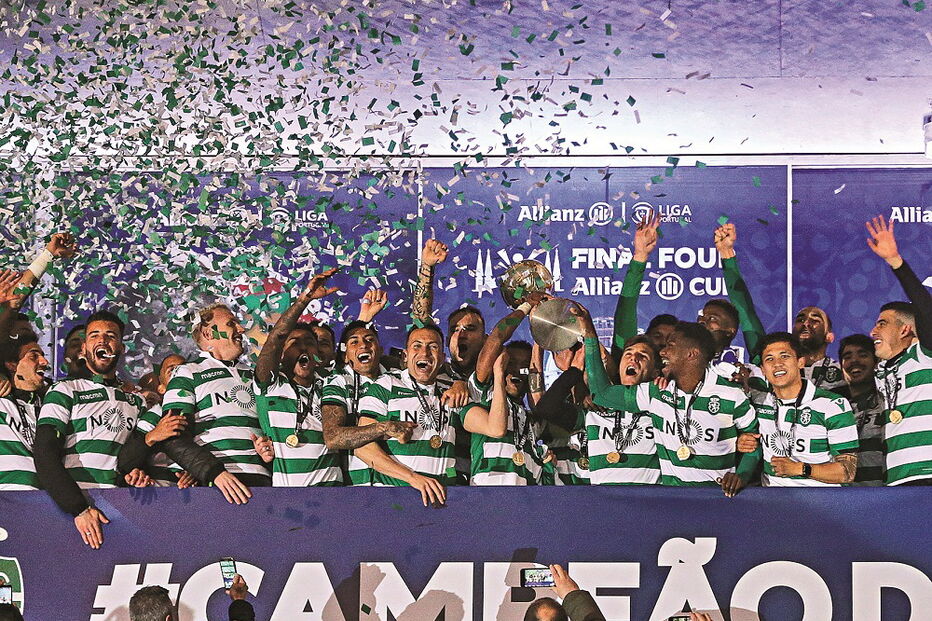 Festa leonina no final do encontro em Braga. Nani levantou o primeiro troféu do ano   