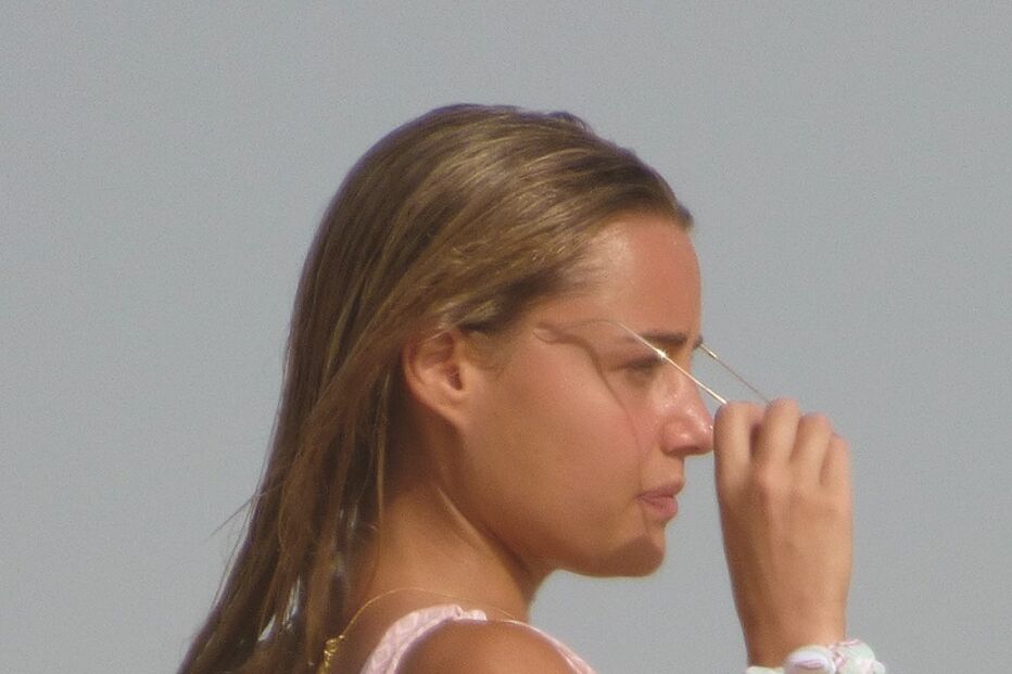 Kelly Bailey, de 20 anos, deslumbrou com as suas curvas