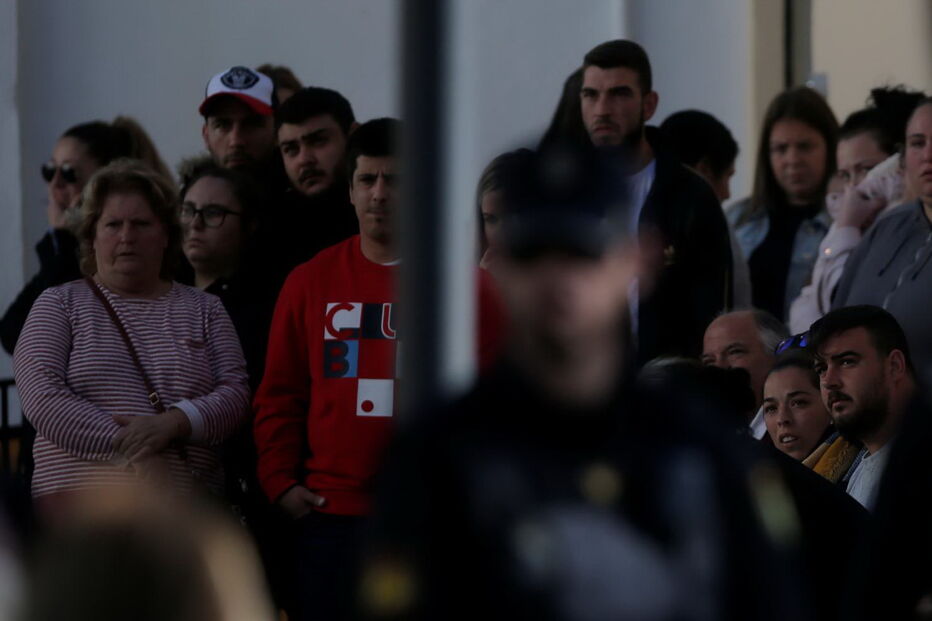 Pais choram a morte de Julen em noite de velório