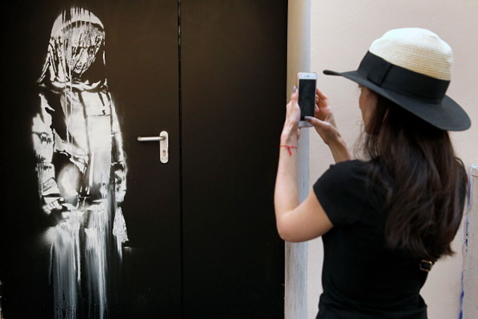  Pintura de Banksy homenageia vítimas do atentado do Bataclan, em Paris