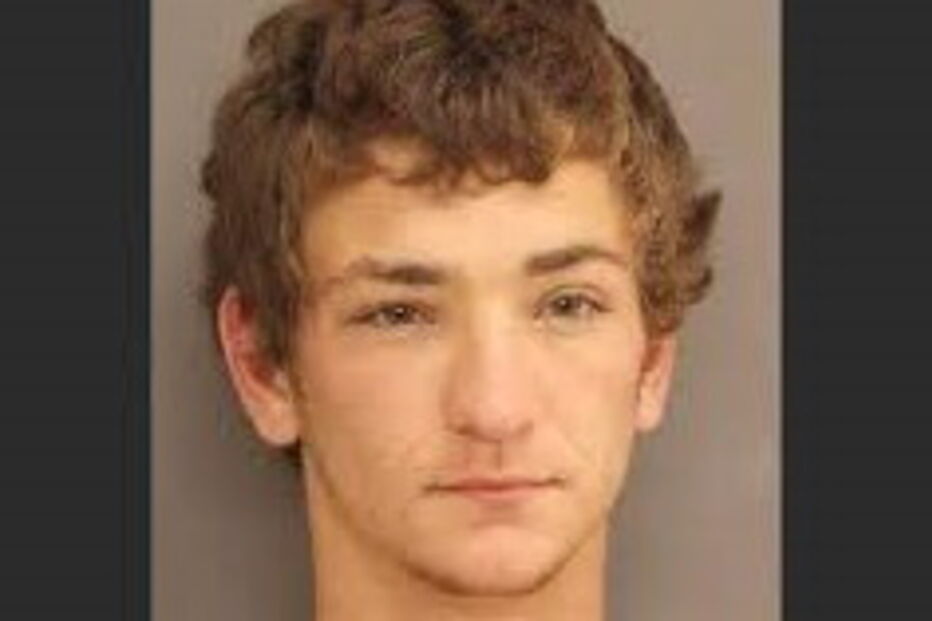 Dakota Theriot foi detido pela morte dos pais, da namorada, do sogro e do cunhado, nos EUA