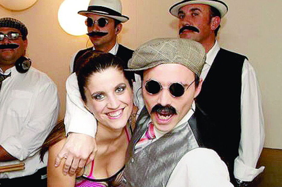 Casal numa atuação do grupo