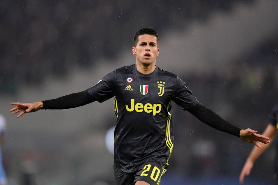 João Cancelo celebra golo que marcou pela Juventus à Lazio