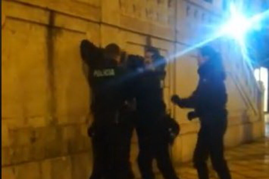 Turistas filmam detenção violenta da PSP em Lisboa