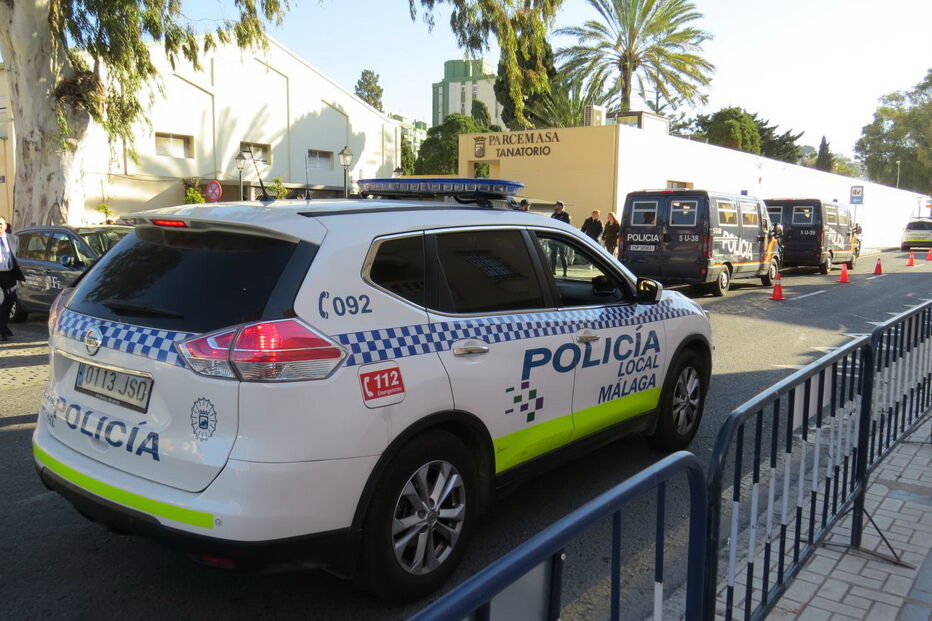 Palmas, flores e balões no último adeus a Julen