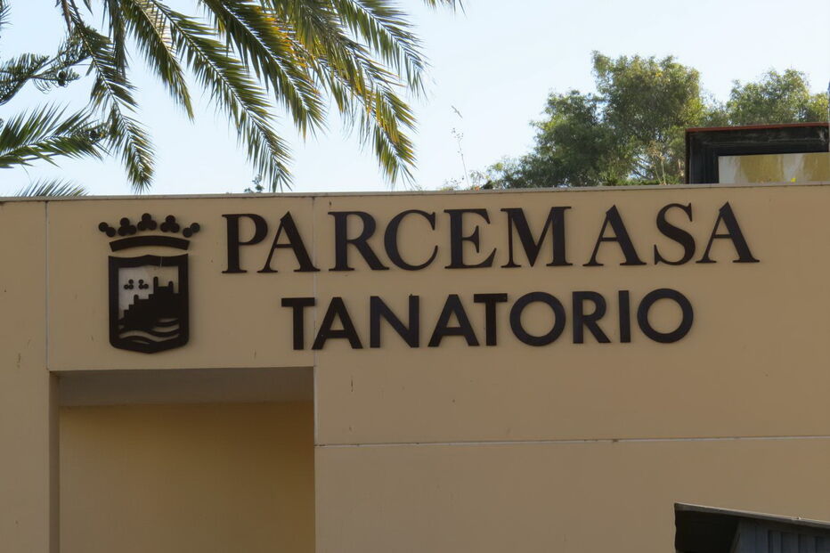 Palmas, flores e balões no último adeus a Julen