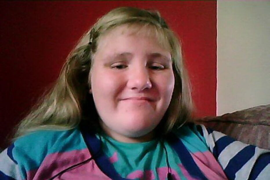 Pedófila de 18 anos abusava de meninas e enviava fotos destas a homem