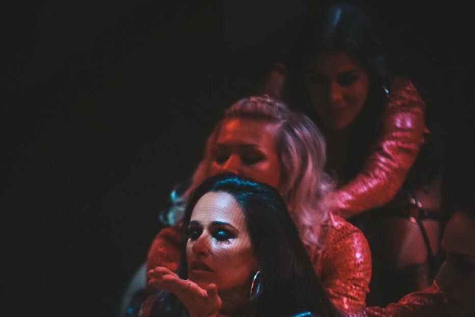 Rita Pereira arrasa com dança sensual     