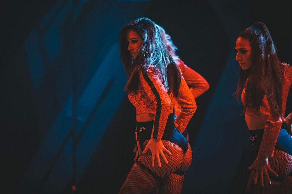 Rita Pereira arrasa com dança sensual     