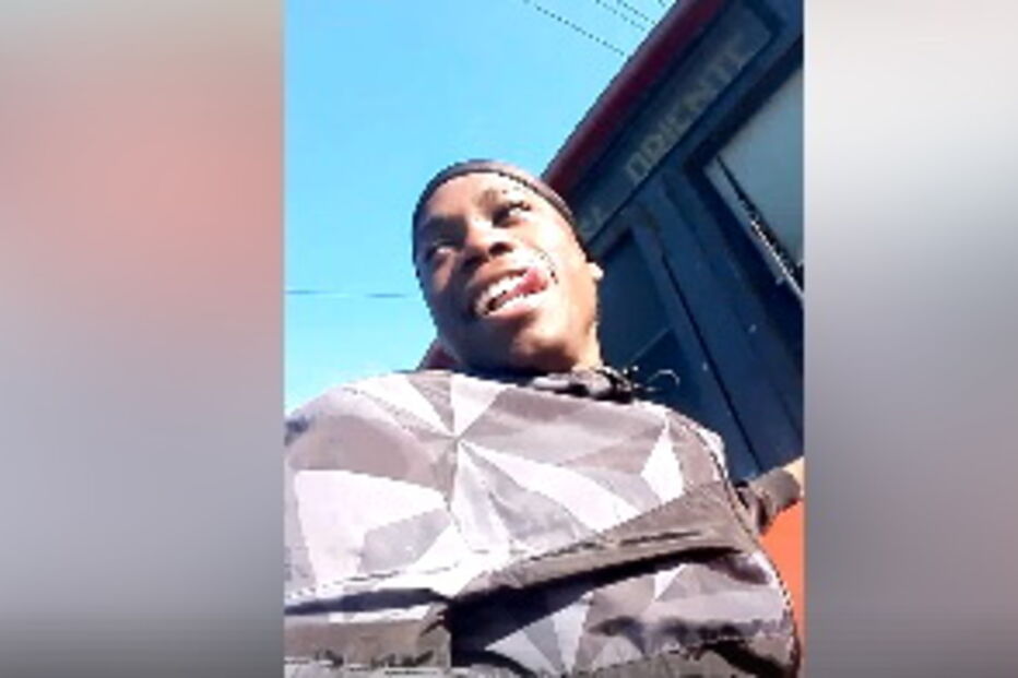 Vídeo mostra jovem a ser transportado no exterior de comboio da CP na linha de Sintra