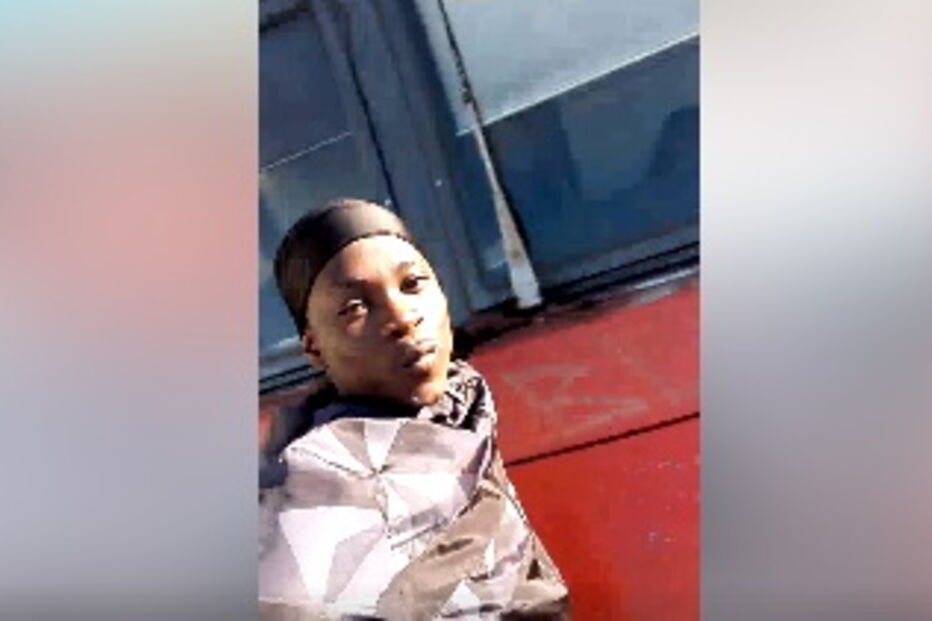 Vídeo mostra jovem a ser transportado no exterior de comboio da CP na linha de Sintra