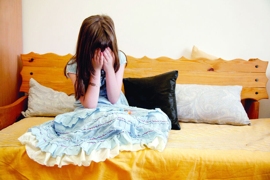 Mãe obriga menina de 13 anos a ser violado pelo pai