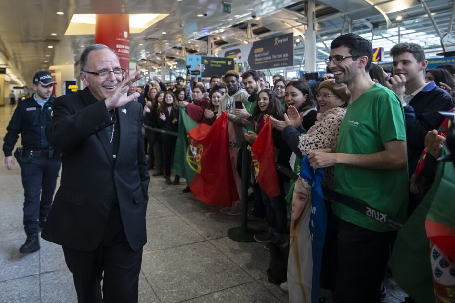 Chegada ao aeroporto de D. Manuel Clemente 