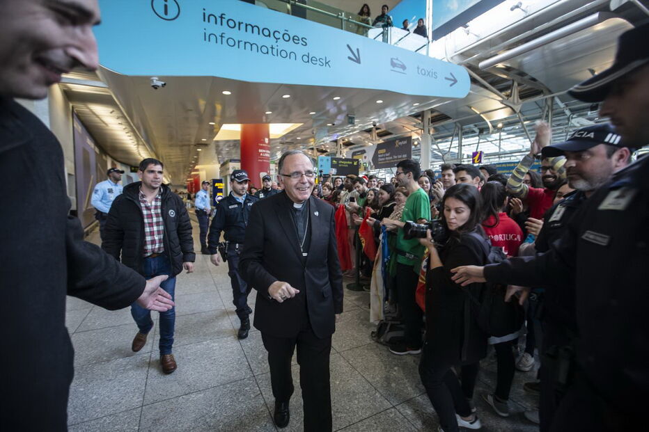 Chegada ao aeroporto de D. Manuel Clemente 