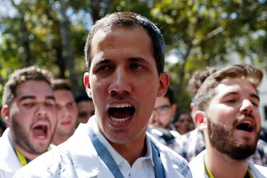 Juan Guaidó liderou manifestação em Caracas. Opositor declarou-se Presidente interino há uma semana e conta com o apoio dos EUA e vários países vizinhos
