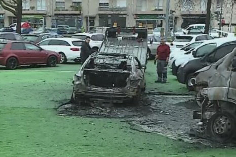 Incêndio em stand destrói quatro carros na Campanhã, no Porto