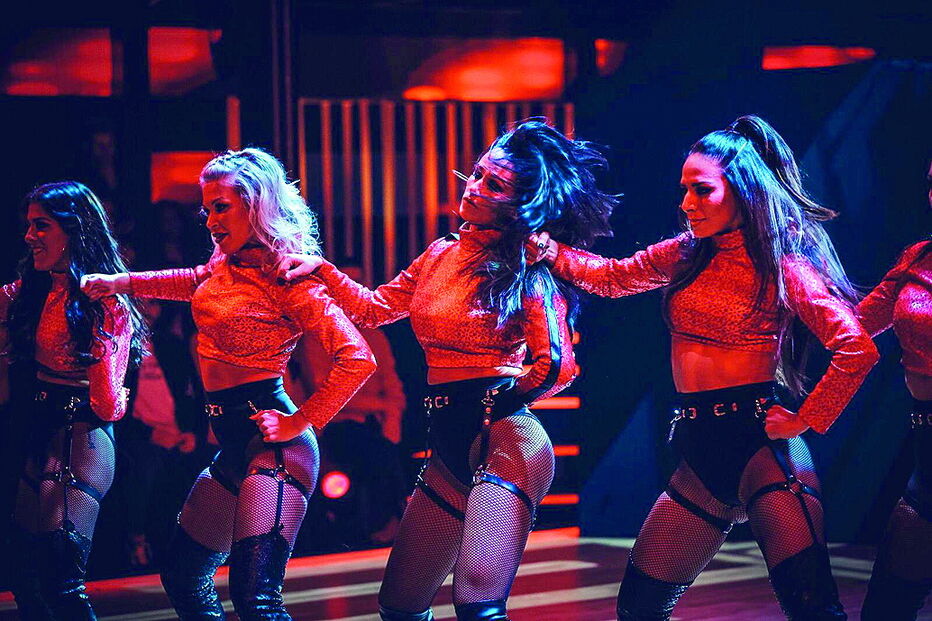 Uma dança sensual e bombástica foi protagonizada por Rita Pereira, no domingo. Nesse mesmo dia o filho, Lonô, completou o primeiro mês de vida. A apresentadora e atriz mostrou as suas formas, bastante generosas e definidas, que fazem as delícias dos fãs