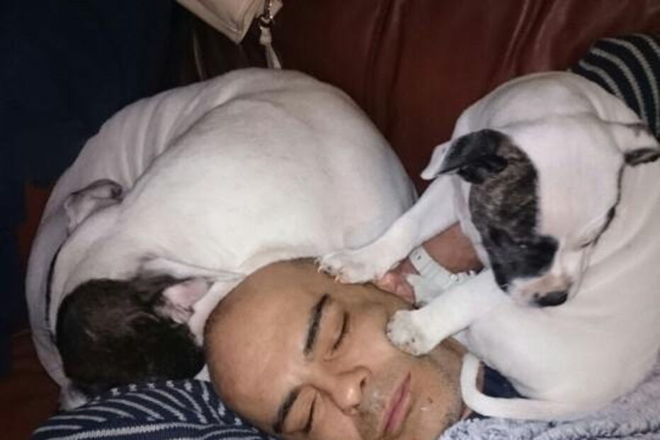 Homem fica com o pénis do tamanho de uma garrafa de vinho após ato sexual