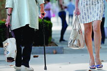 A única forma definitiva de tratar  os joanetes é a intervenção cirúrgica  