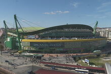 Adeptos do Benfica e do Sporting começam a chegar a Alvalade em dia de dérbi