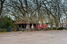 Café assaltado fica localizado num parque que está fechado durante a noite 