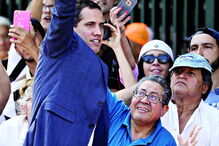 Guaidó assumiu-se como chefe de Estado interino e tem o apoio dos EUA    