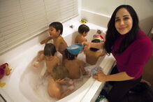 Mãe que deu à luz oito bebés revela que virou estrela porno para fazer dinheiro