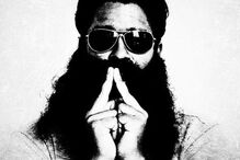 Homem promete processar pais por o terem concebido