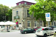 Mulher foi morta no sótão deste prédio, na rua de S. Cosme, Porto 