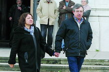 Luís Aleluia e a mulher, Zita Favretto, à saída da Basílica da Estrela