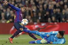 Duelo espanhol entre Barcelona e Real Madrid acaba empatado