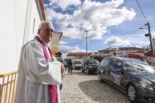 Balões e muitas lágrimas nas cerimónias fúnebres de avó e neta assassinadas no Seixal