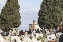 Balões e muitas lágrimas nas cerimónias fúnebres de avó e neta assassinadas no Seixal