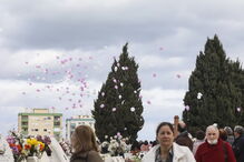 Balões e muitas lágrimas nas cerimónias fúnebres de avó e neta assassinadas no Seixal