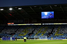 Homenagem a Emiliano Sala no primeiro jogo do Cardiff após a sua morte